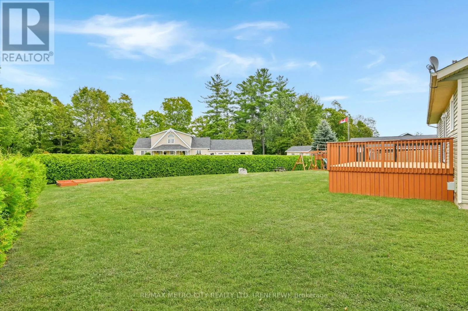 35 LAKERIDGE TRAIL