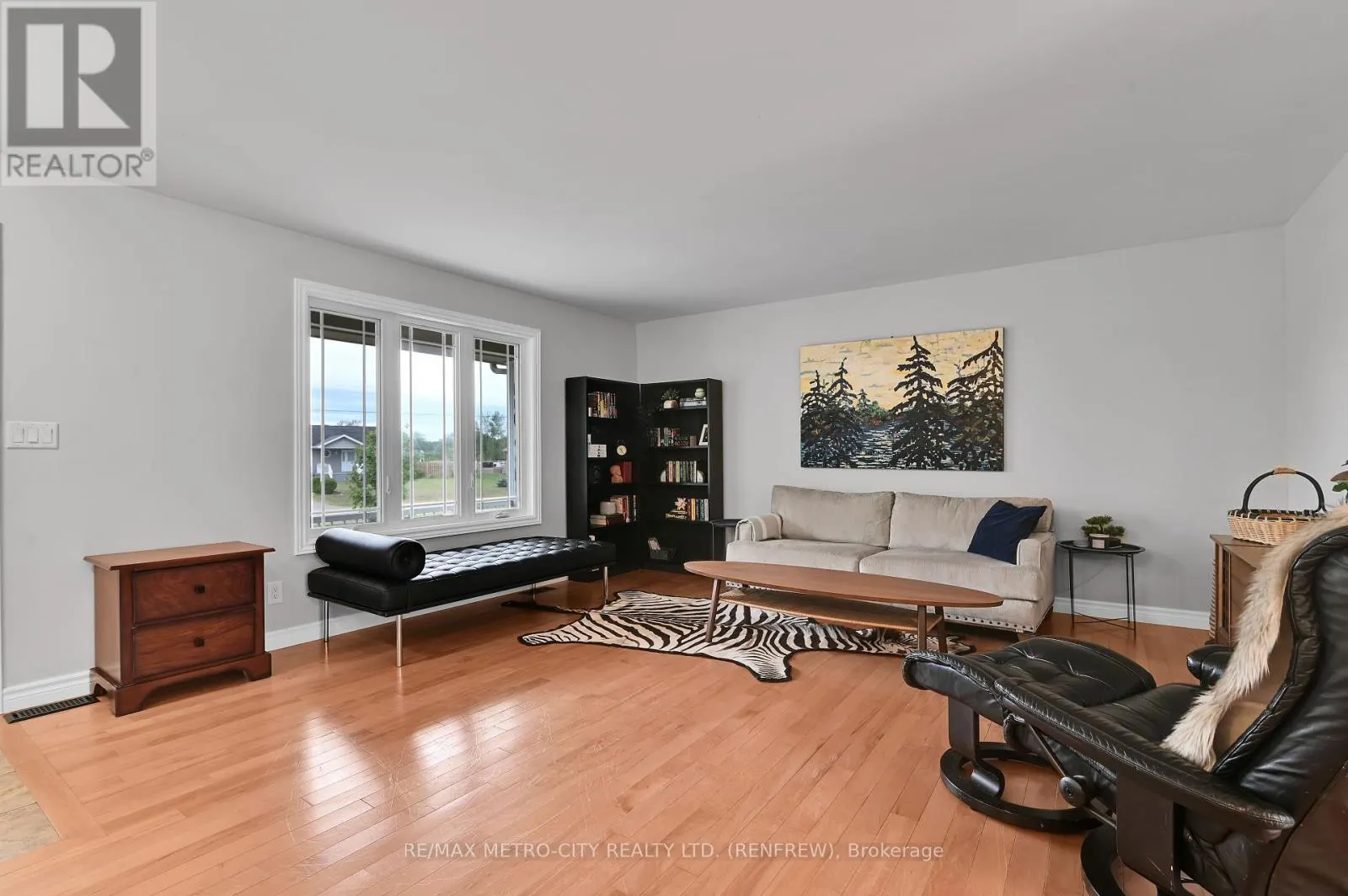 35 LAKERIDGE TRAIL