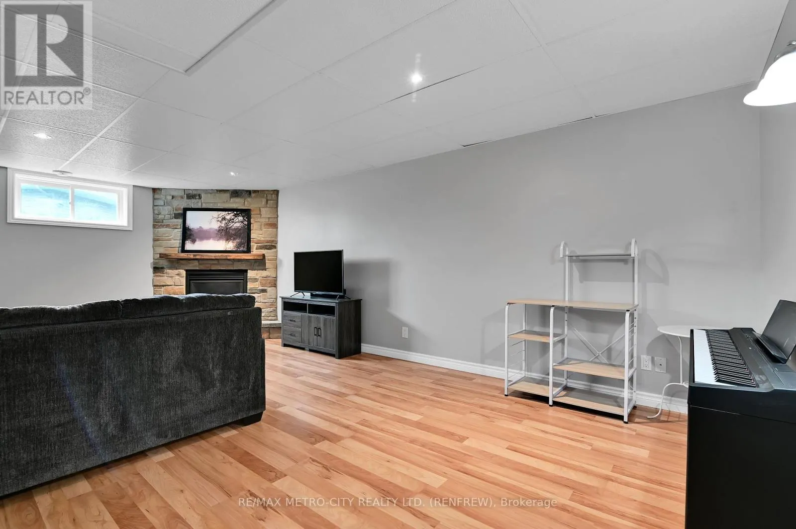35 LAKERIDGE TRAIL