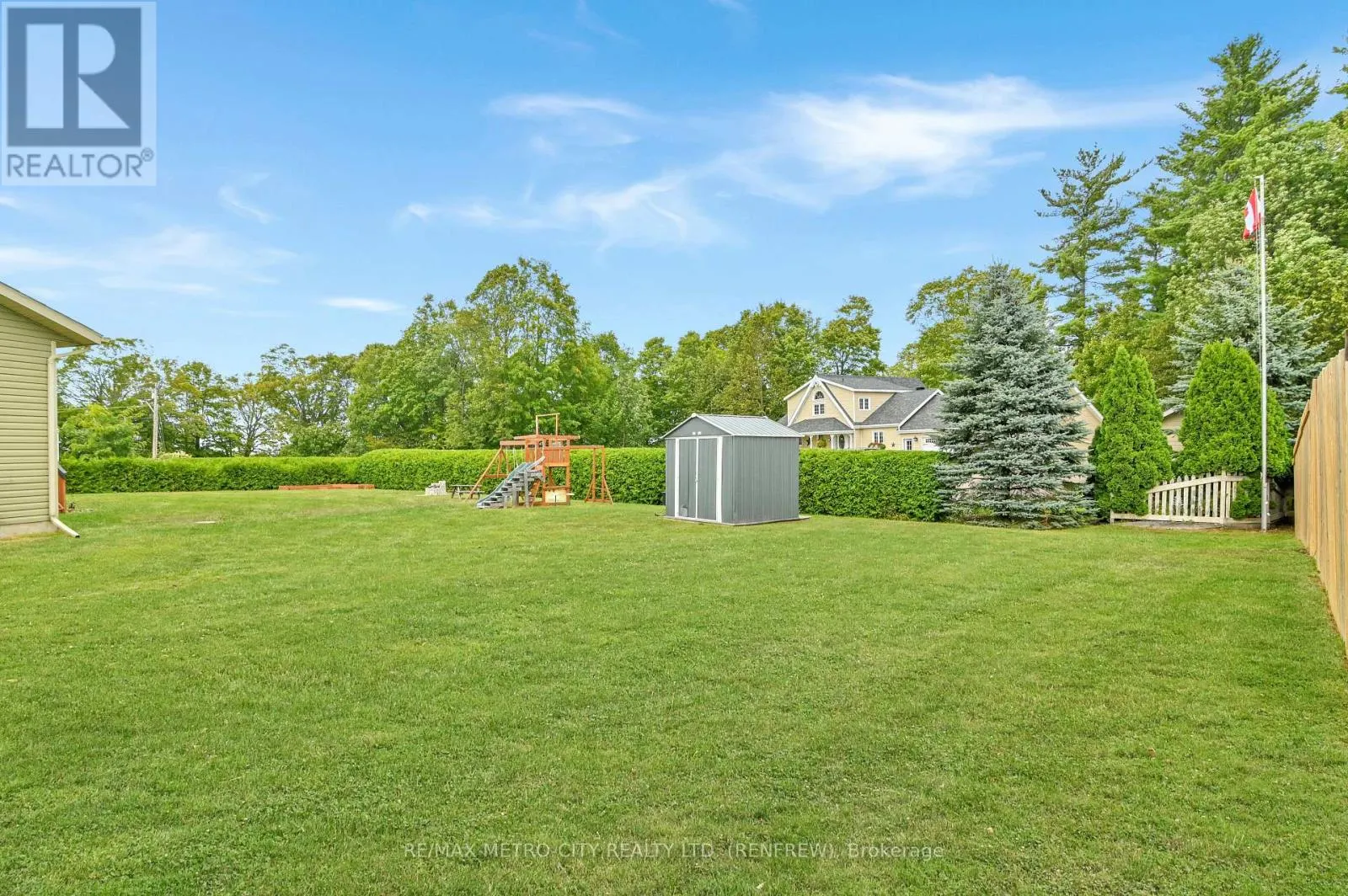 35 LAKERIDGE TRAIL