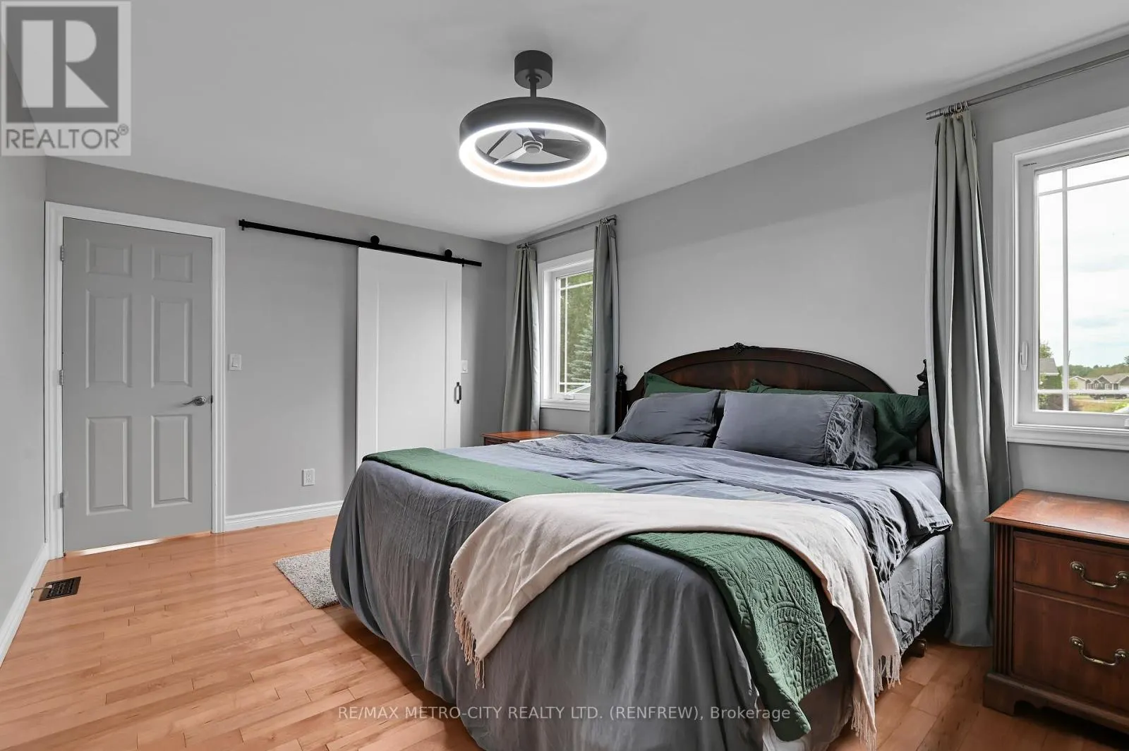 35 LAKERIDGE TRAIL