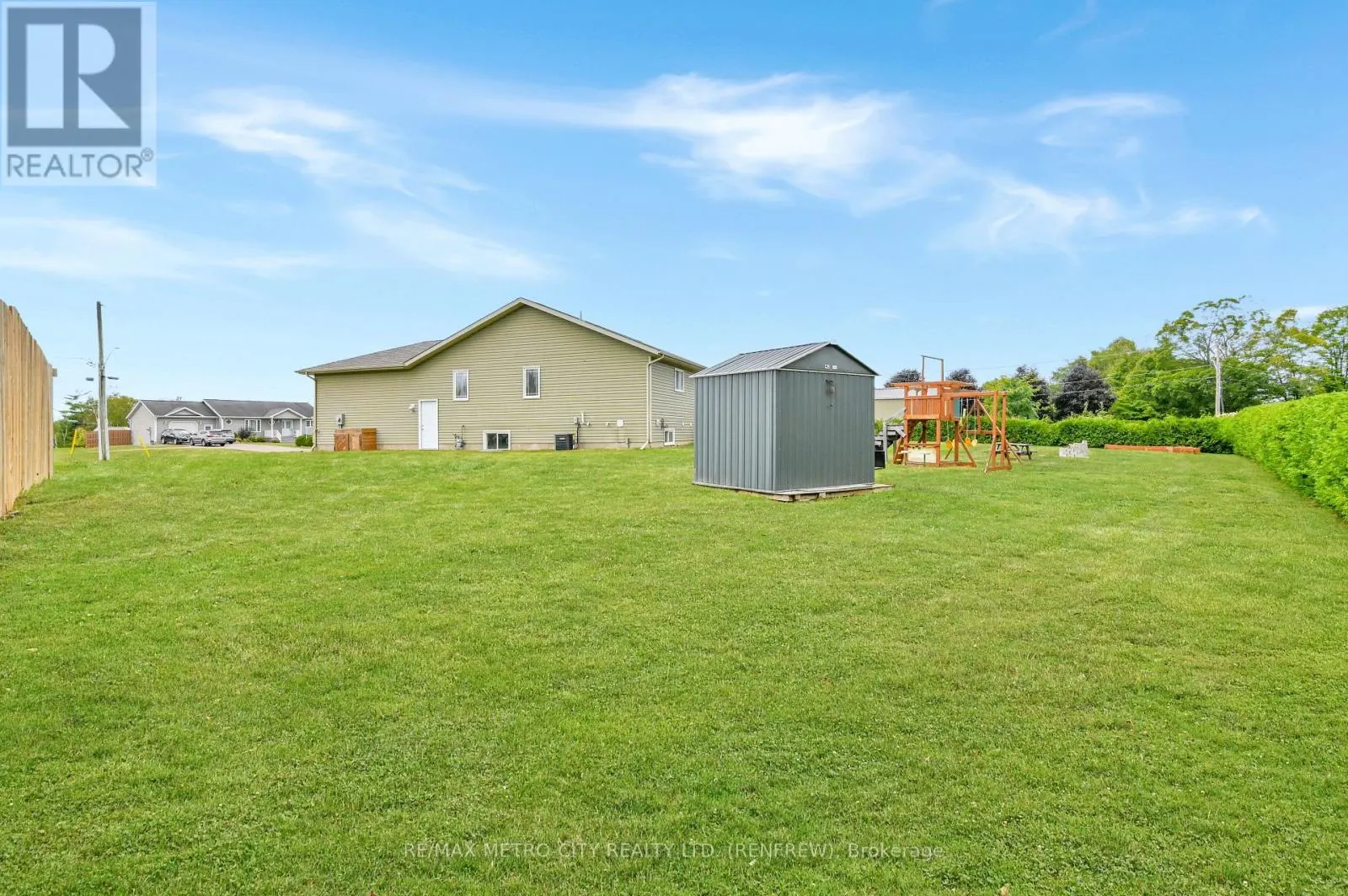 35 LAKERIDGE TRAIL