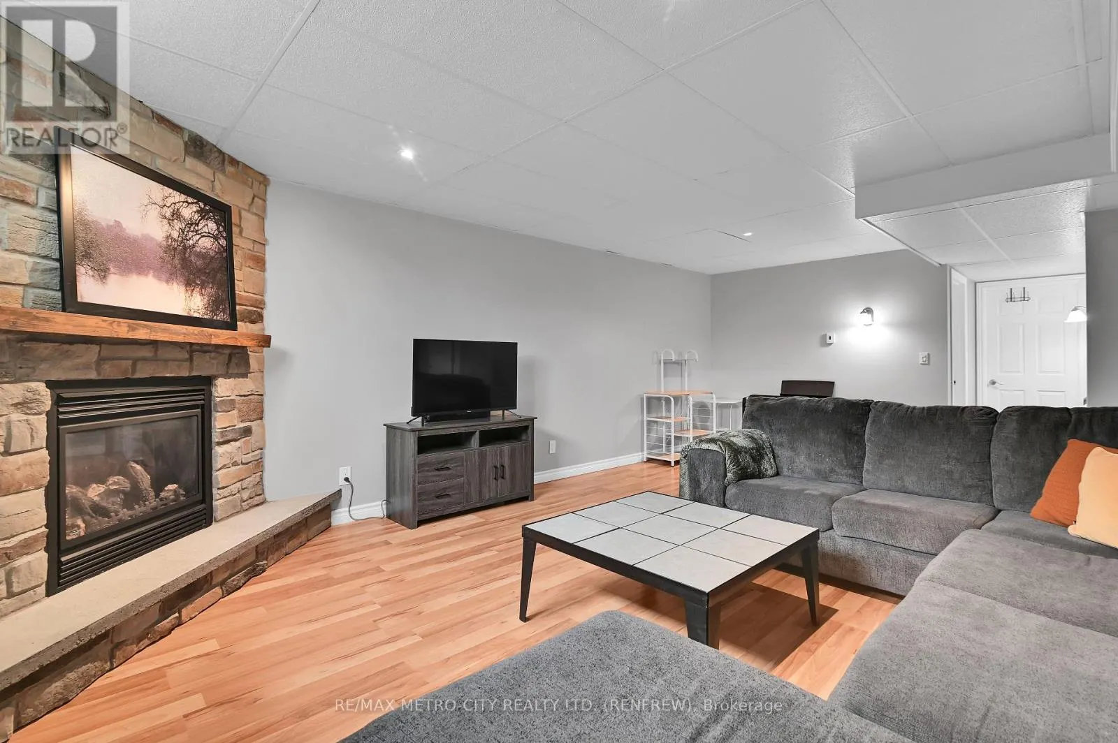 35 LAKERIDGE TRAIL