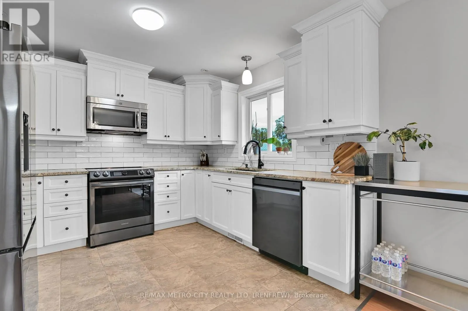 35 LAKERIDGE TRAIL