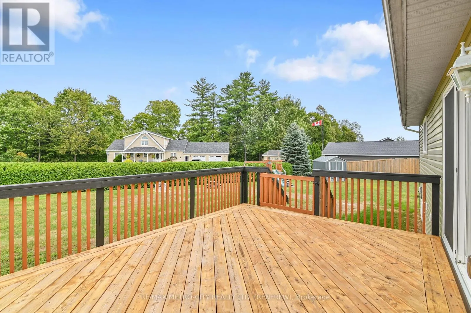 35 LAKERIDGE TRAIL