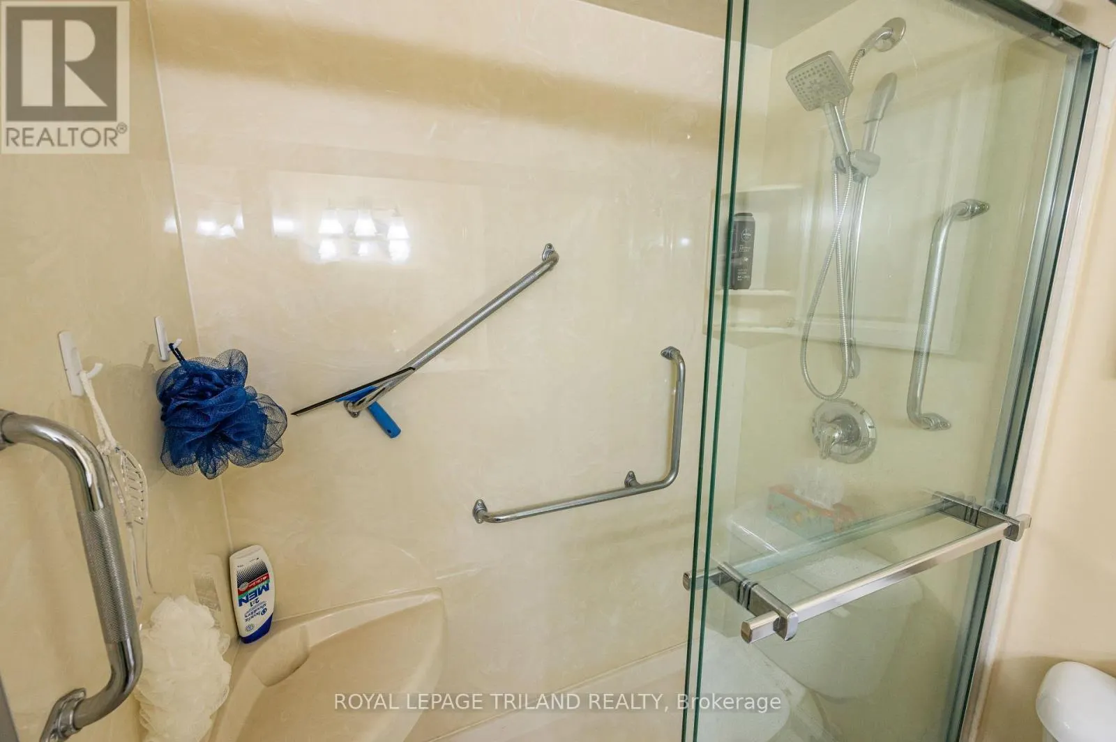 1401 - 389 DUNDAS STREET, #1401