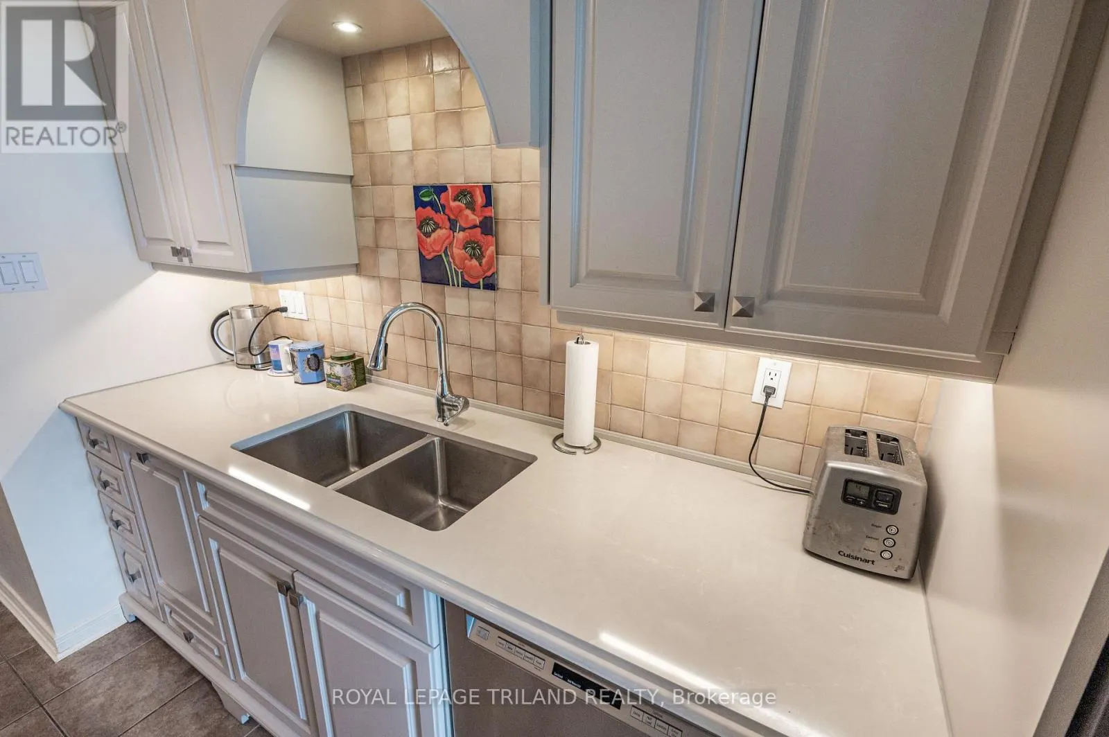 1401 - 389 DUNDAS STREET, #1401