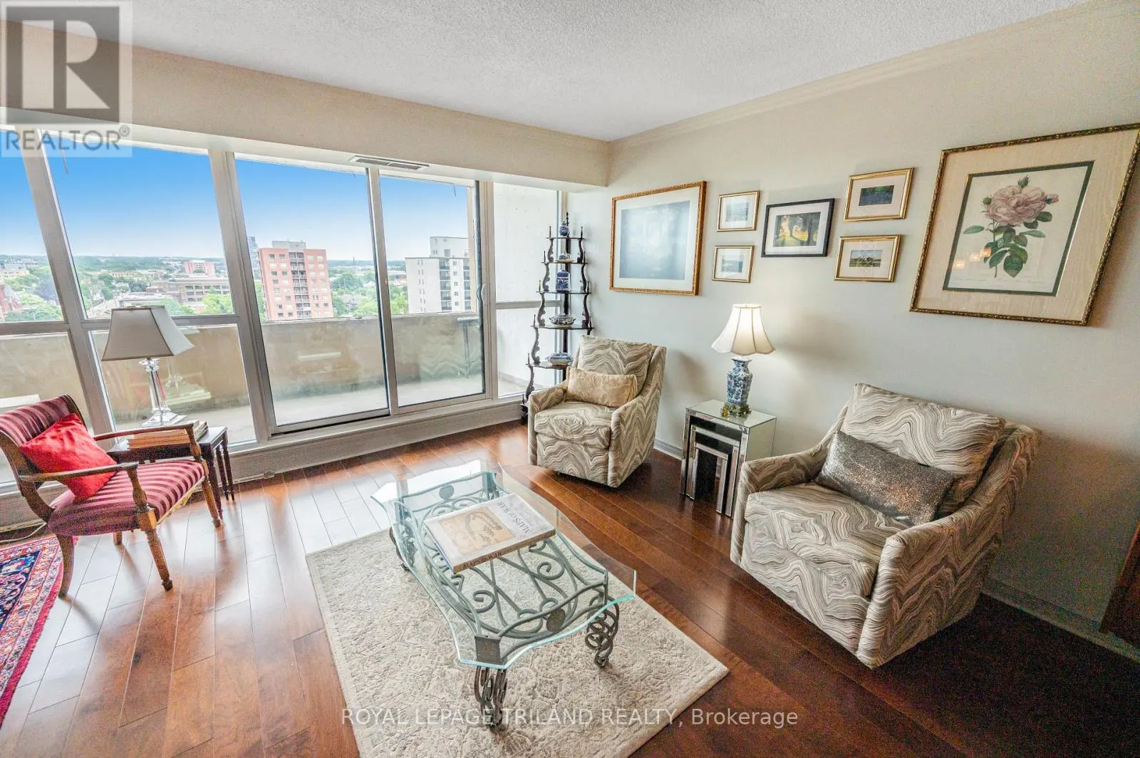 1401 - 389 DUNDAS STREET, #1401