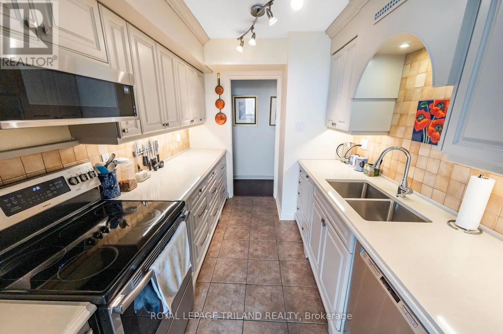 1401 - 389 DUNDAS STREET, #1401