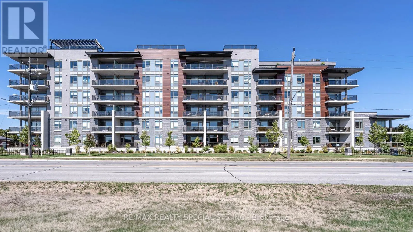 208 - 34 NORMAN STREET S