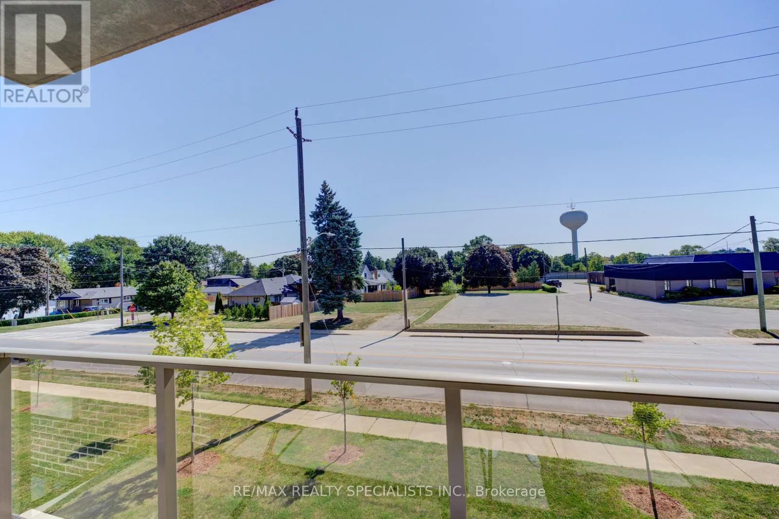 208 - 34 NORMAN STREET S