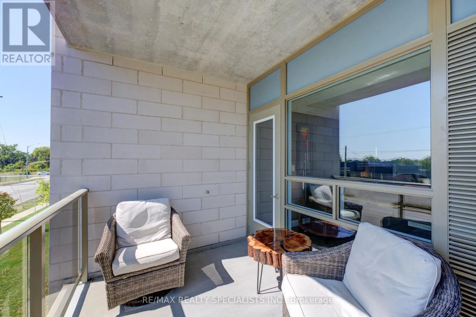 208 - 34 NORMAN STREET S
