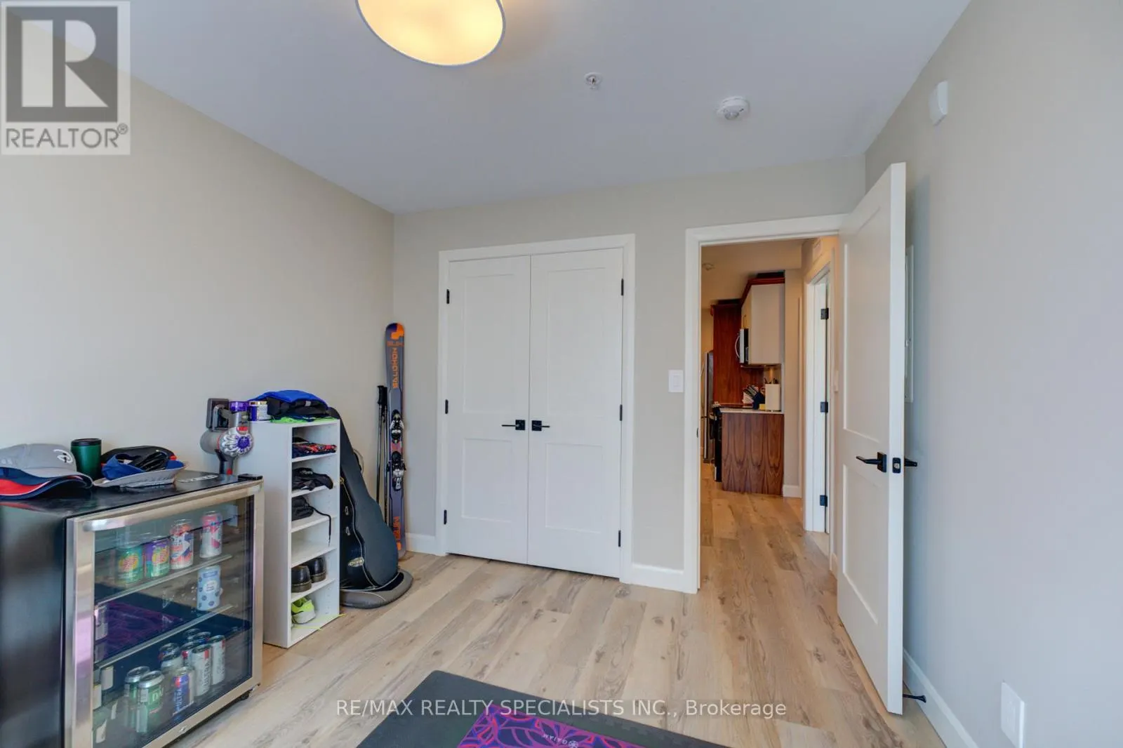 208 - 34 NORMAN STREET S