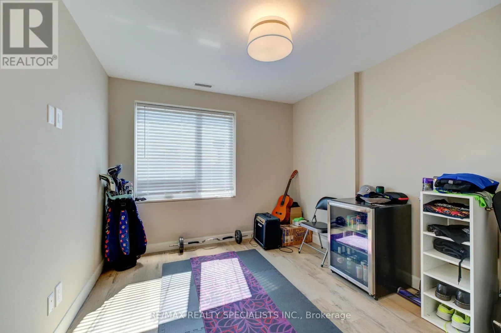 208 - 34 NORMAN STREET S