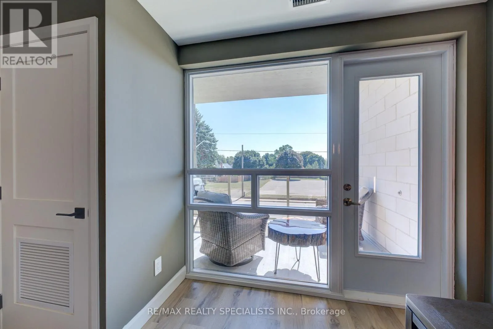 208 - 34 NORMAN STREET S