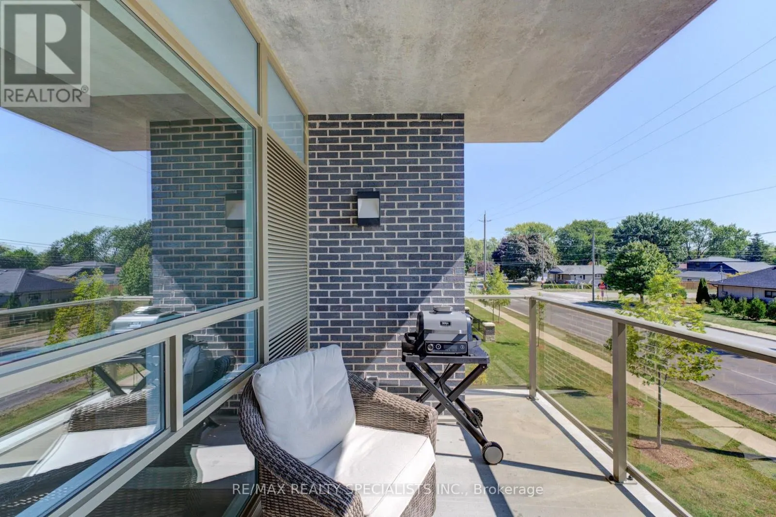 208 - 34 NORMAN STREET S