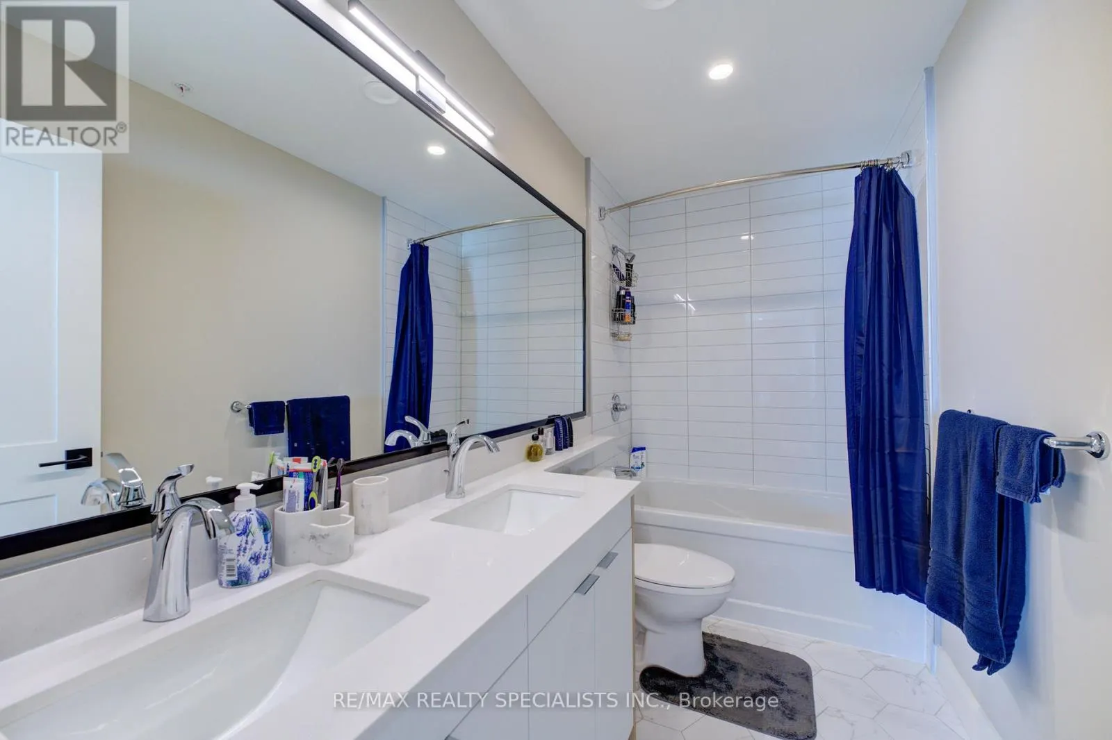 208 - 34 NORMAN STREET S