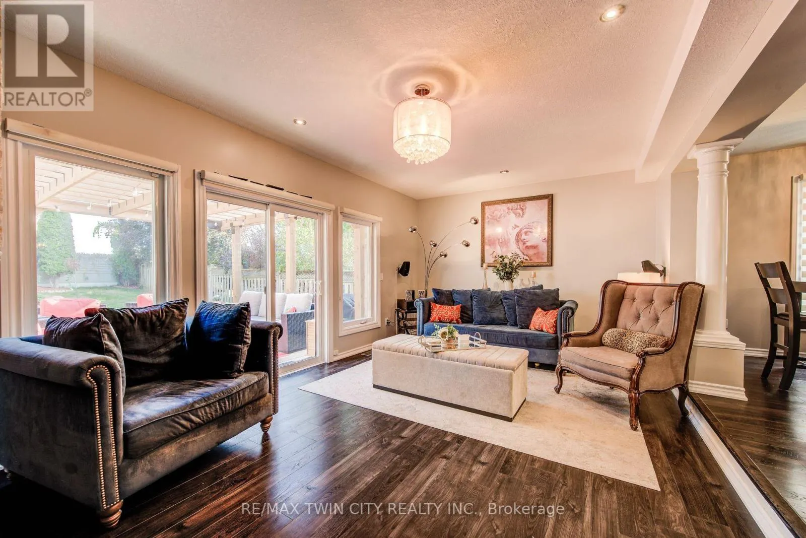 112 AMANDA WALK