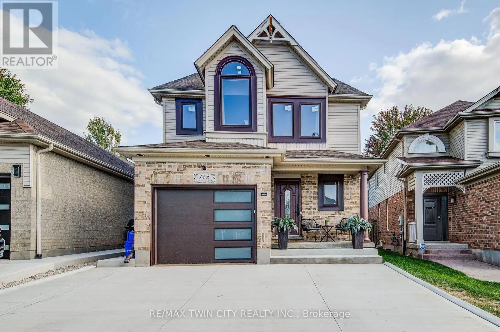 112 AMANDA WALK