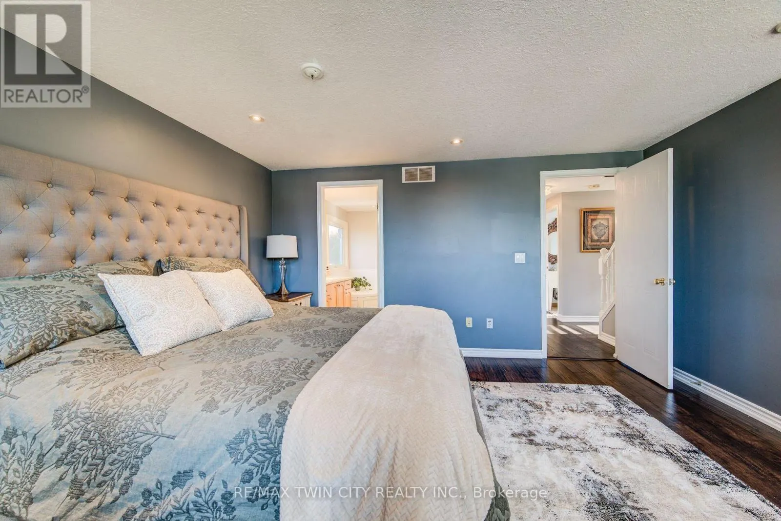 112 AMANDA WALK