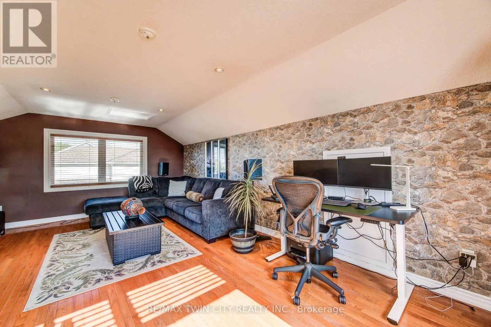 112 AMANDA WALK