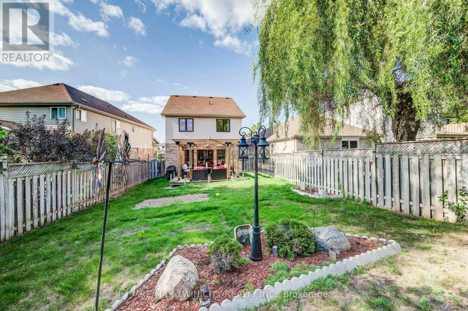 112 AMANDA WALK
