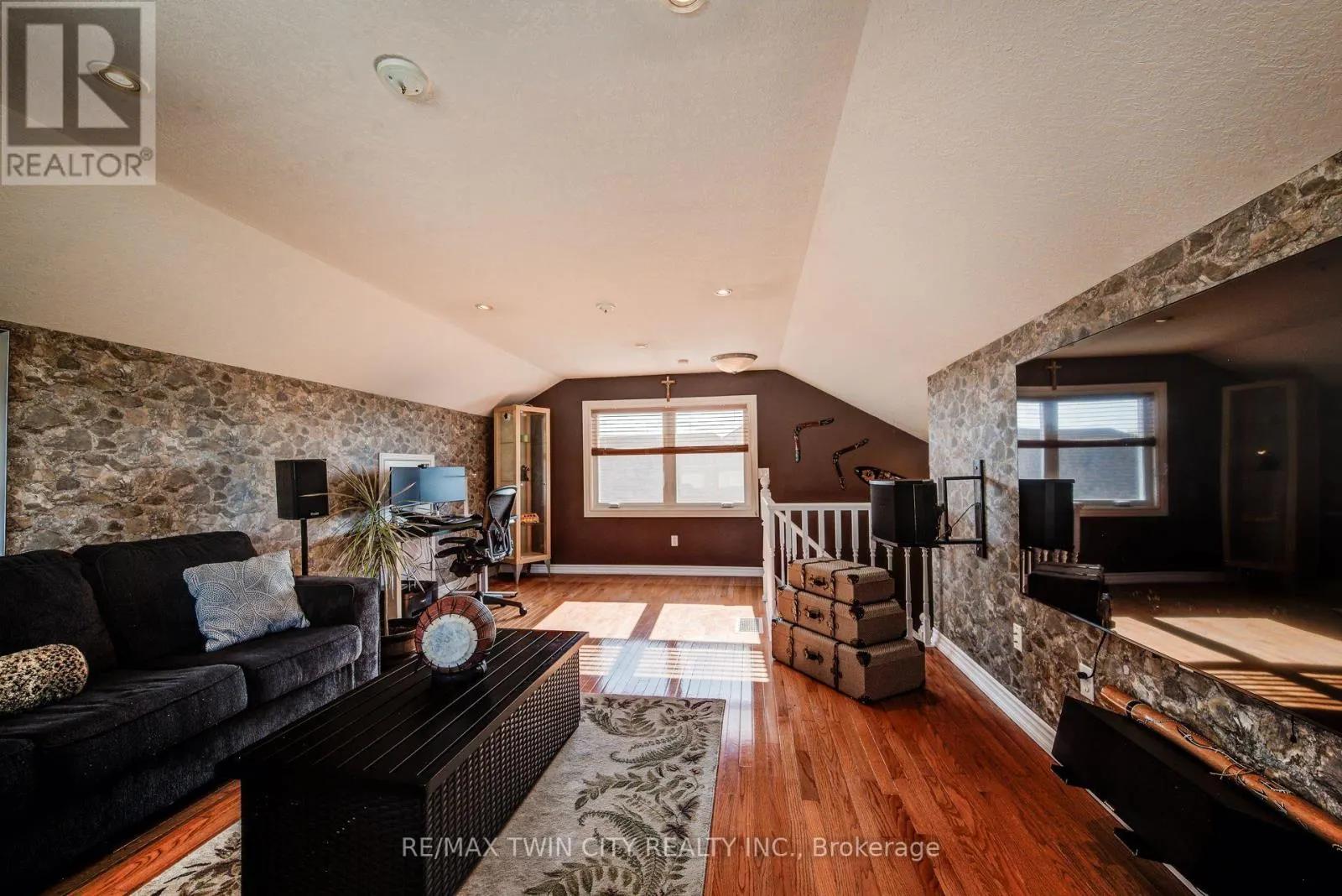 112 AMANDA WALK