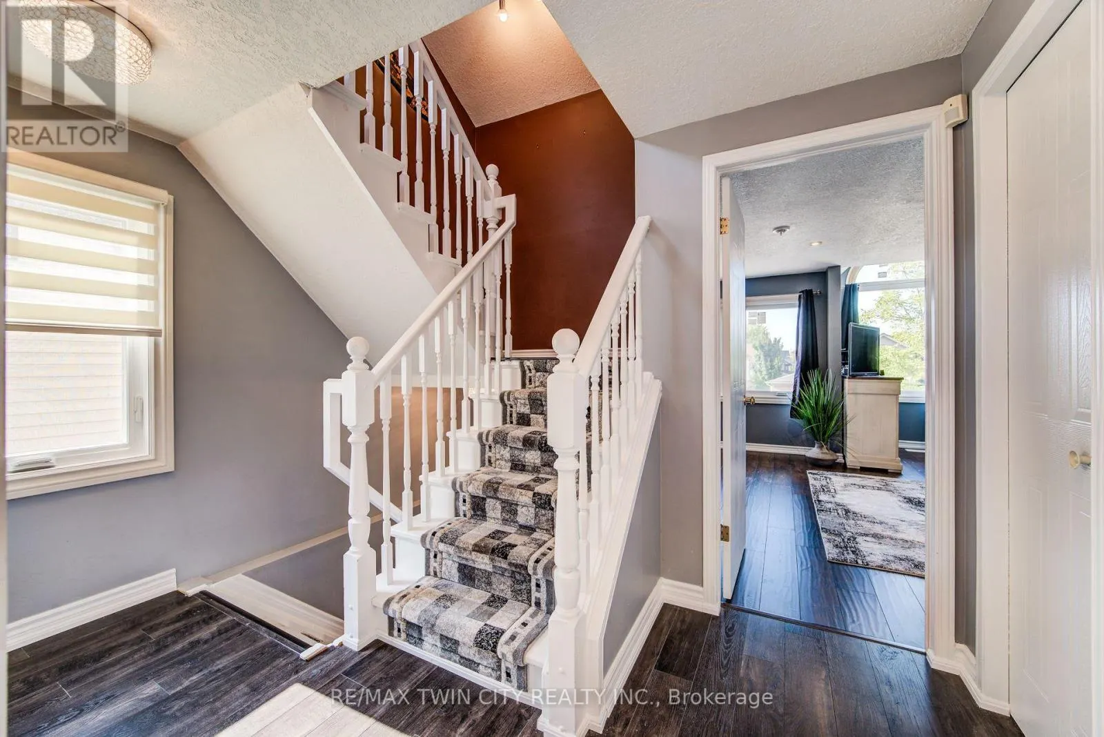 112 AMANDA WALK
