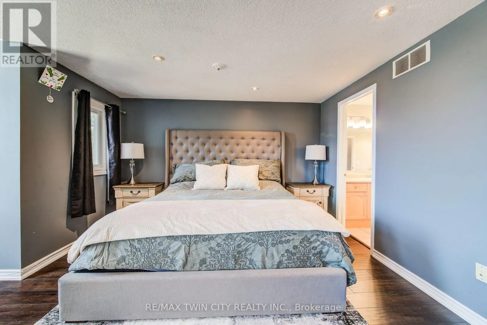 112 AMANDA WALK