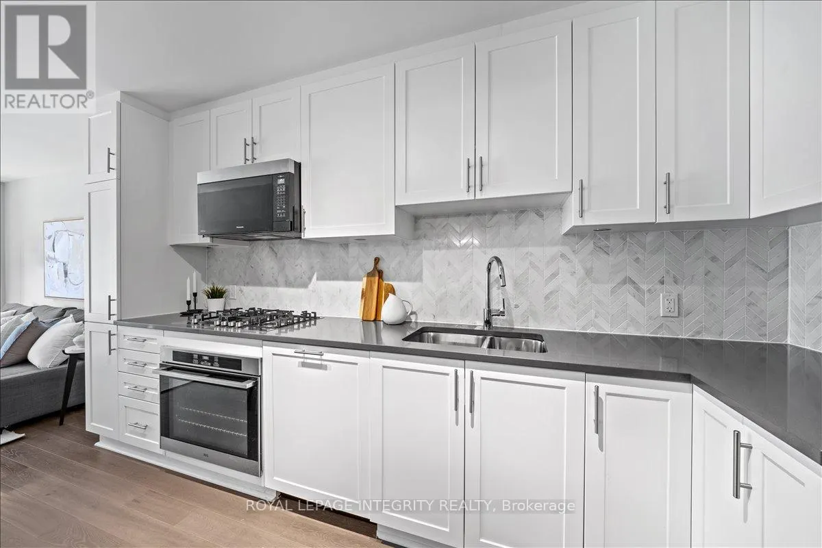 403 - 570 DE MAZENOD AVENUE