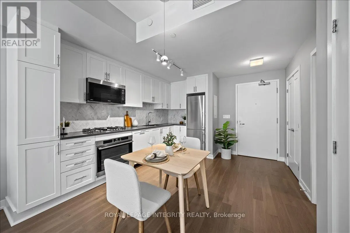 403 - 570 DE MAZENOD AVENUE