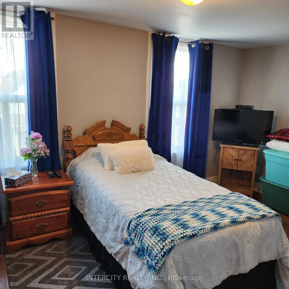 70 MAYFLOWER AVENUE