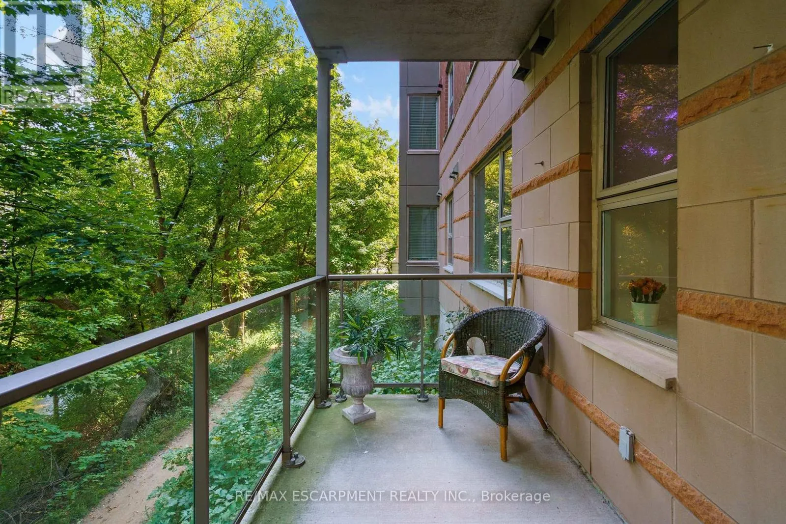 102 - 77 GOVERNORS ROAD
