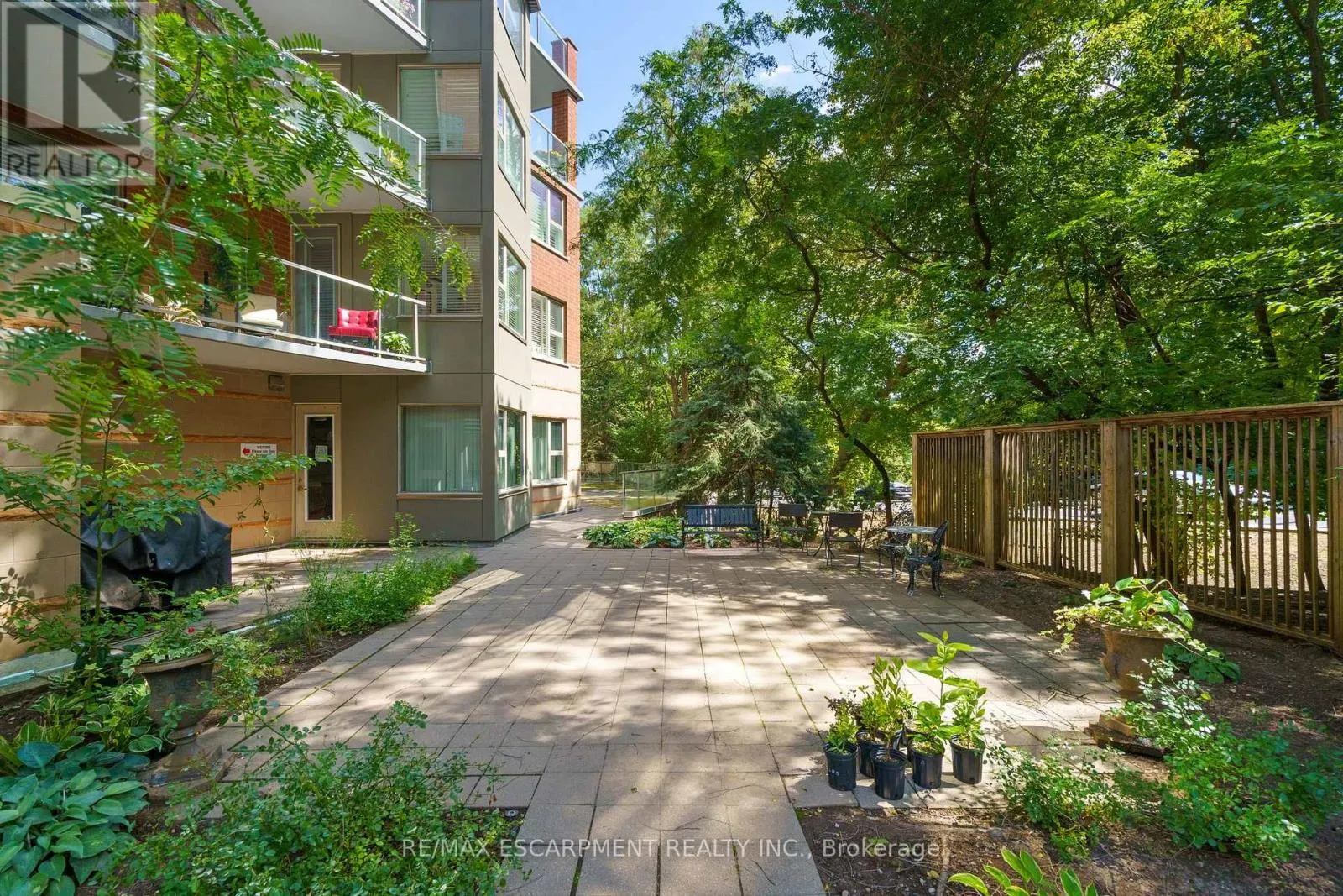 102 - 77 GOVERNORS ROAD