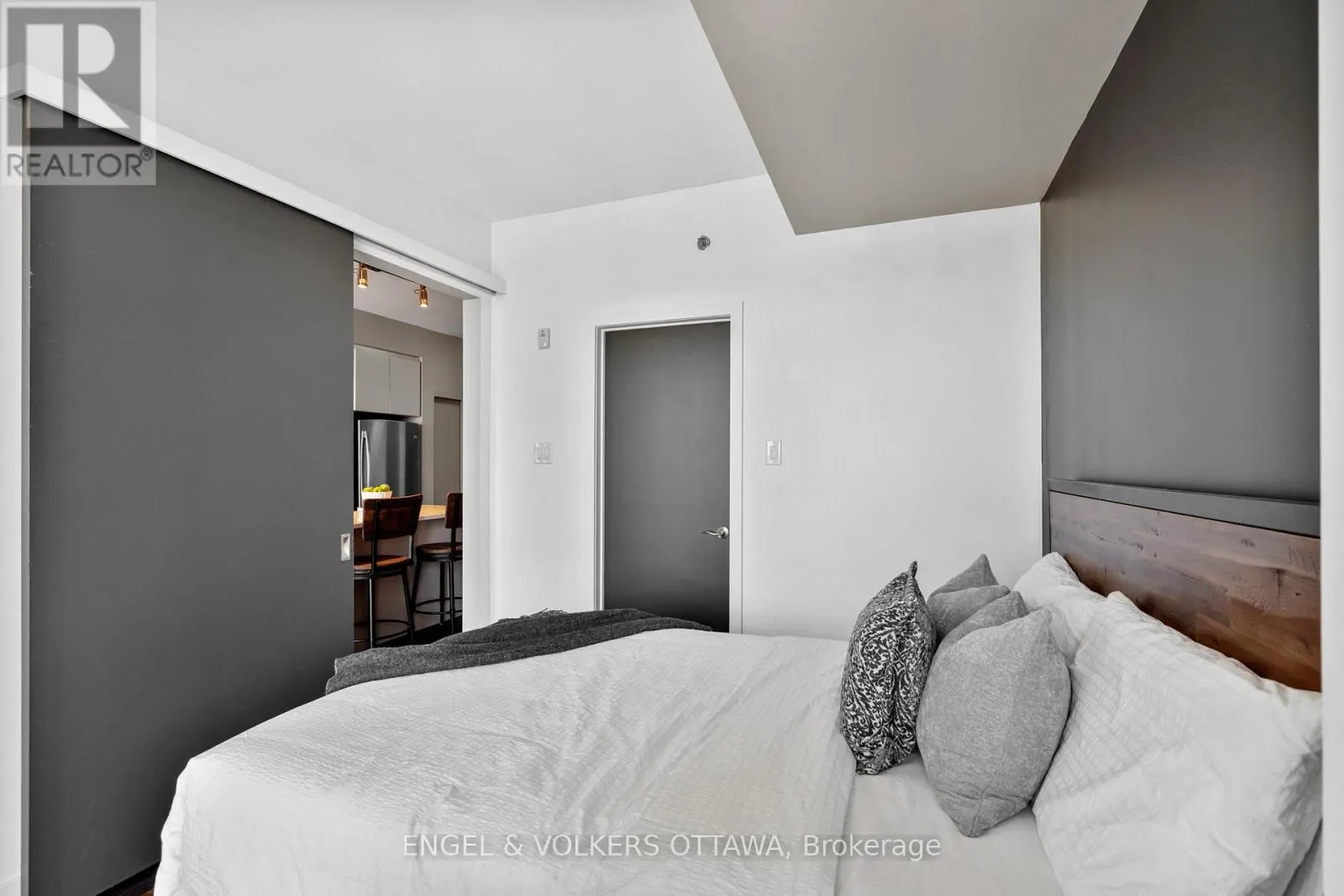 708 - 88 RICHMOND ROAD