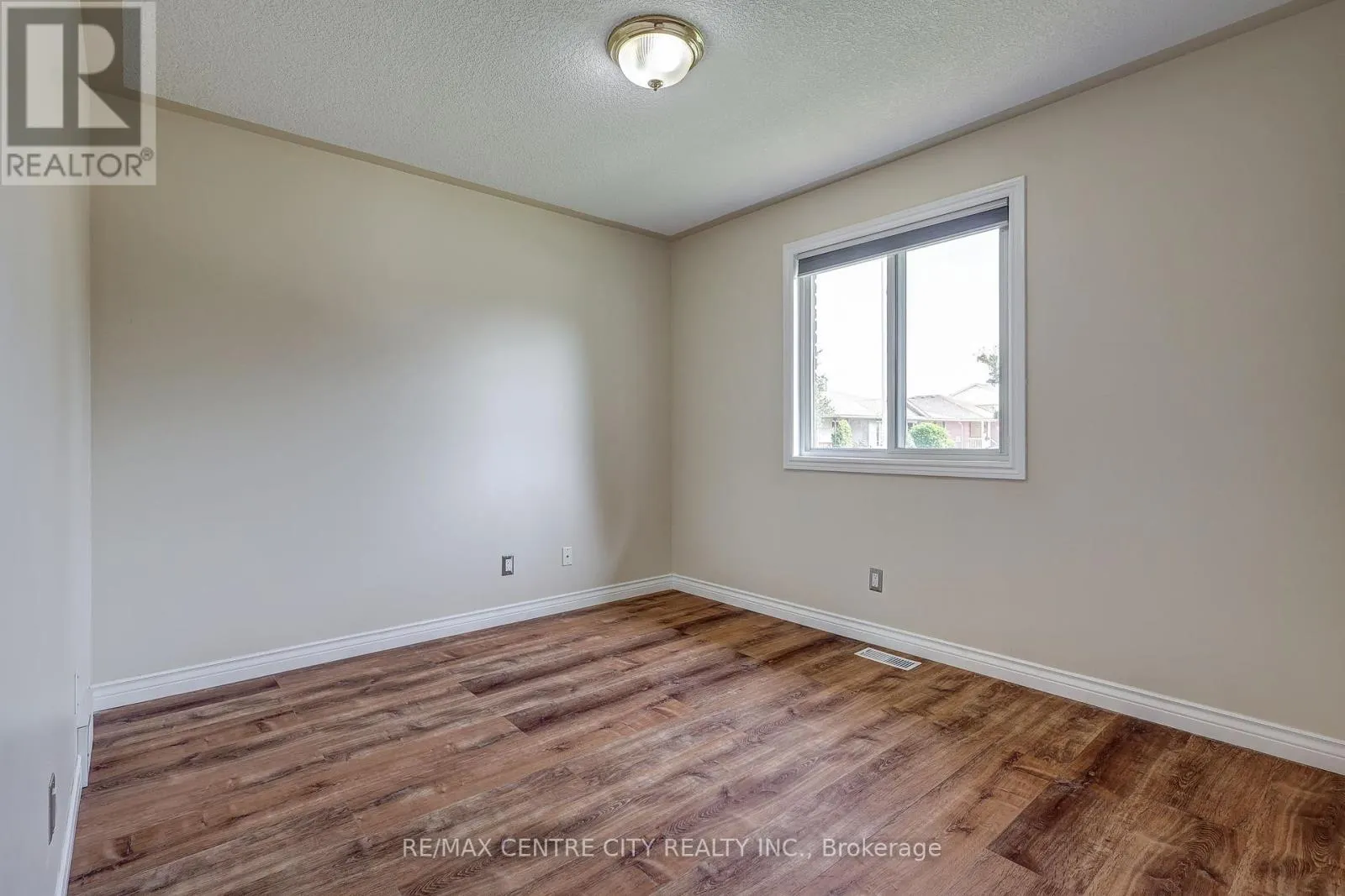 26 SIFTON DRIVE