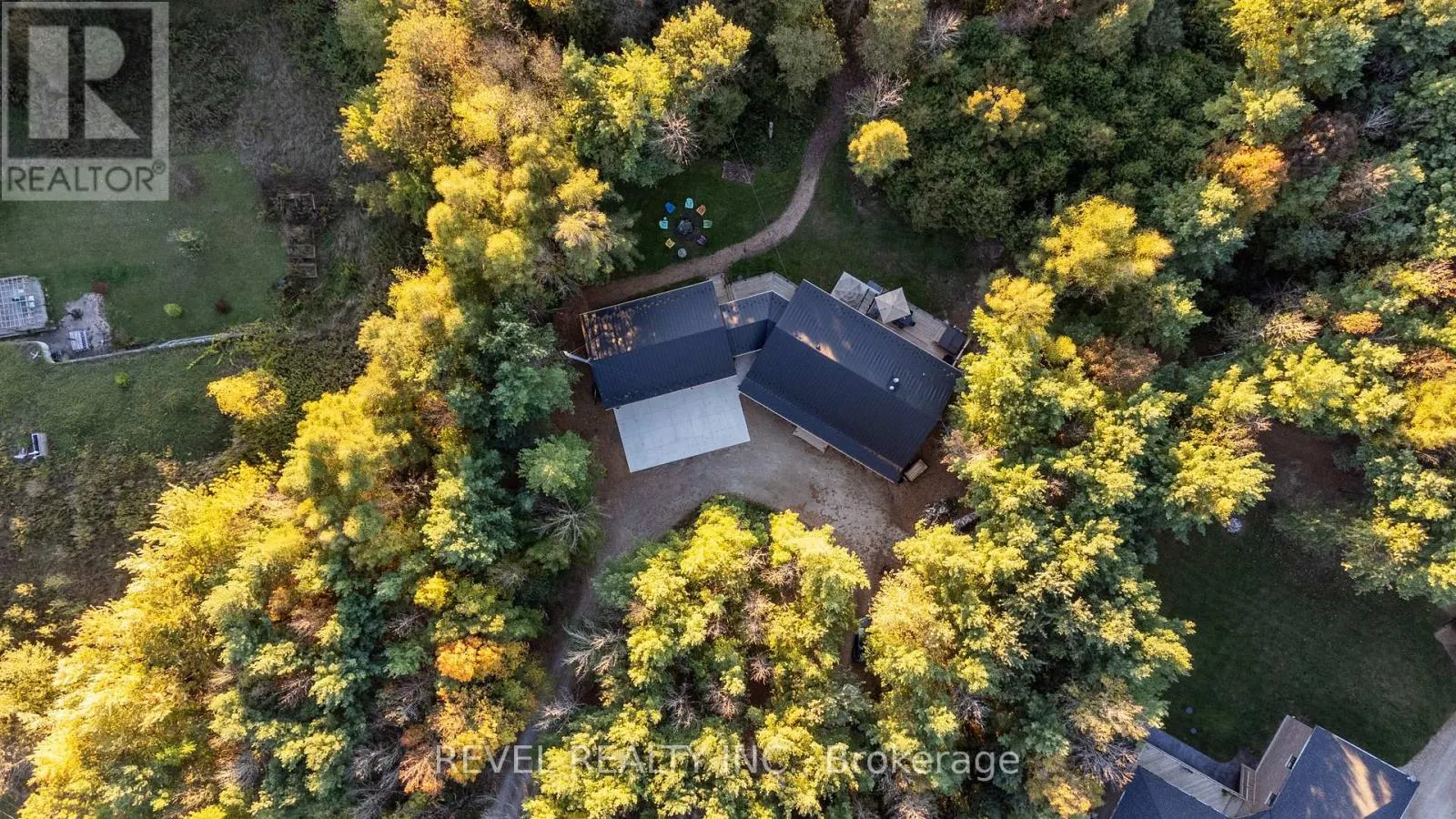 7404 WELLINGTON ROAD