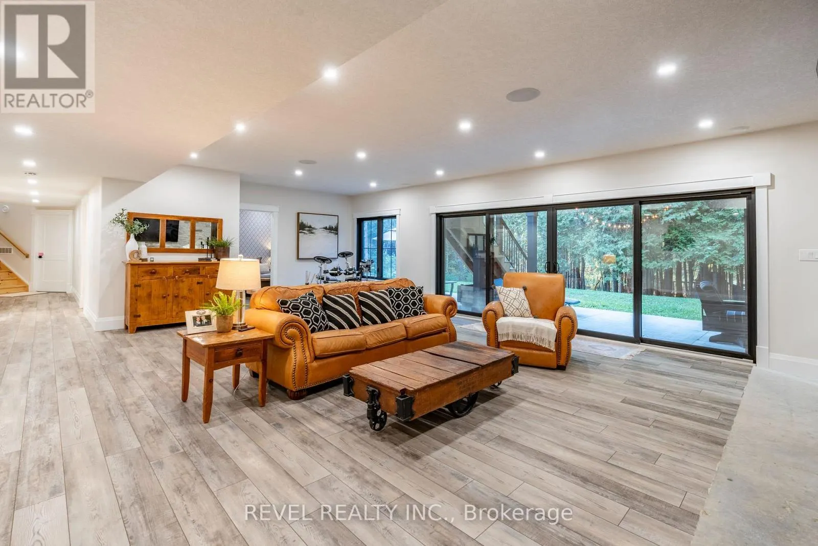 7404 WELLINGTON ROAD