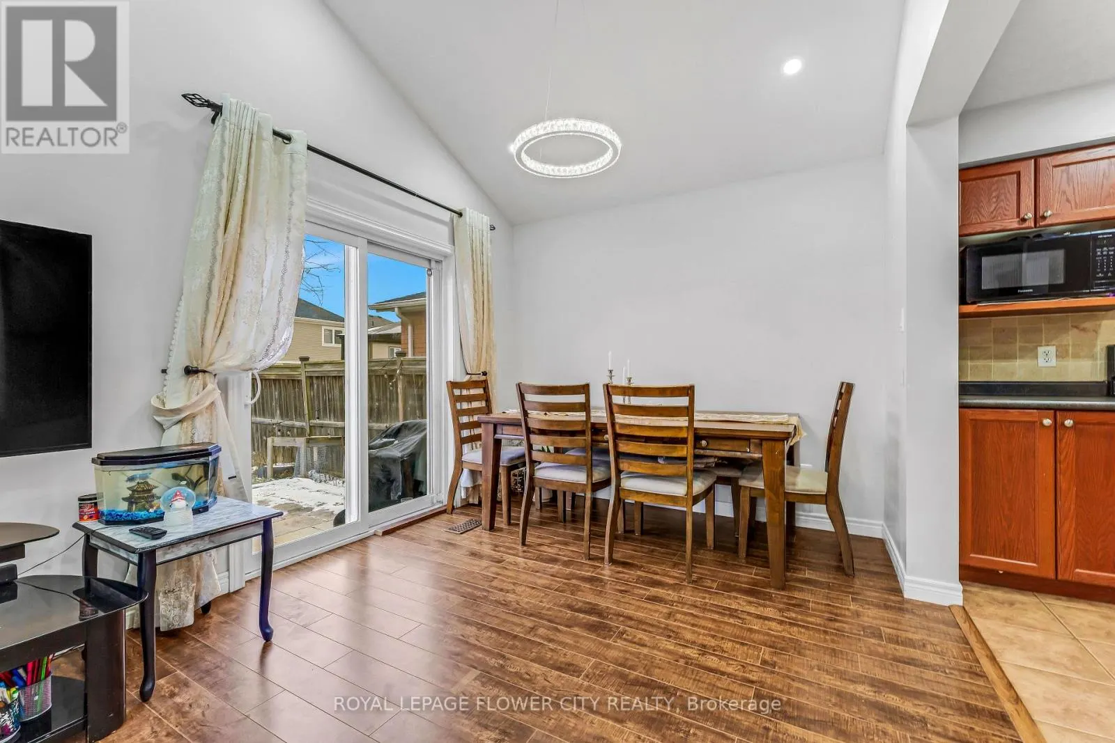 369 THOMAS SLEE DRIVE