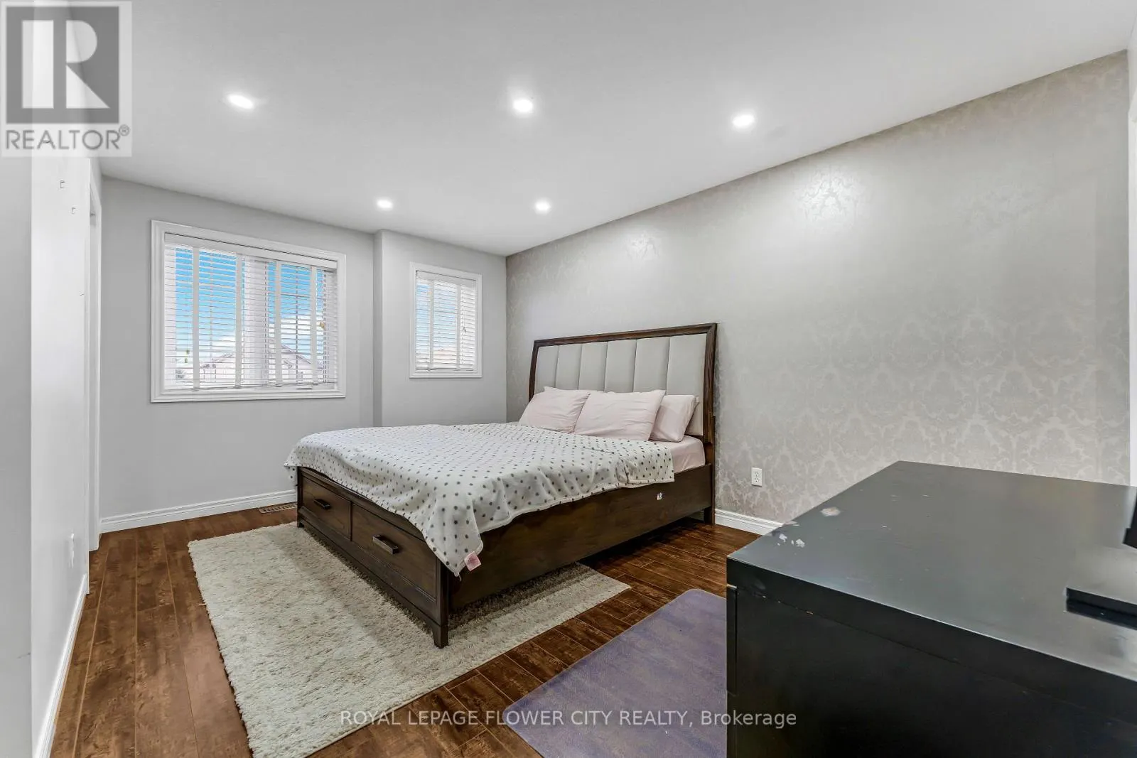 369 THOMAS SLEE DRIVE