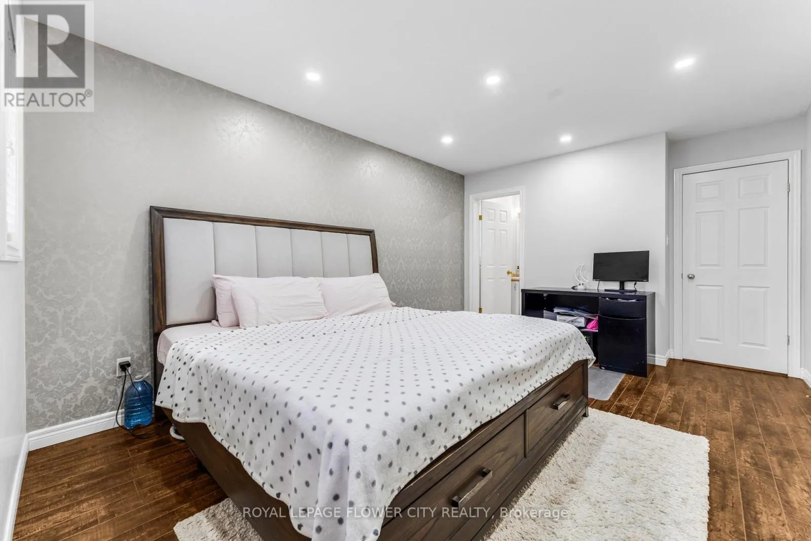 369 THOMAS SLEE DRIVE