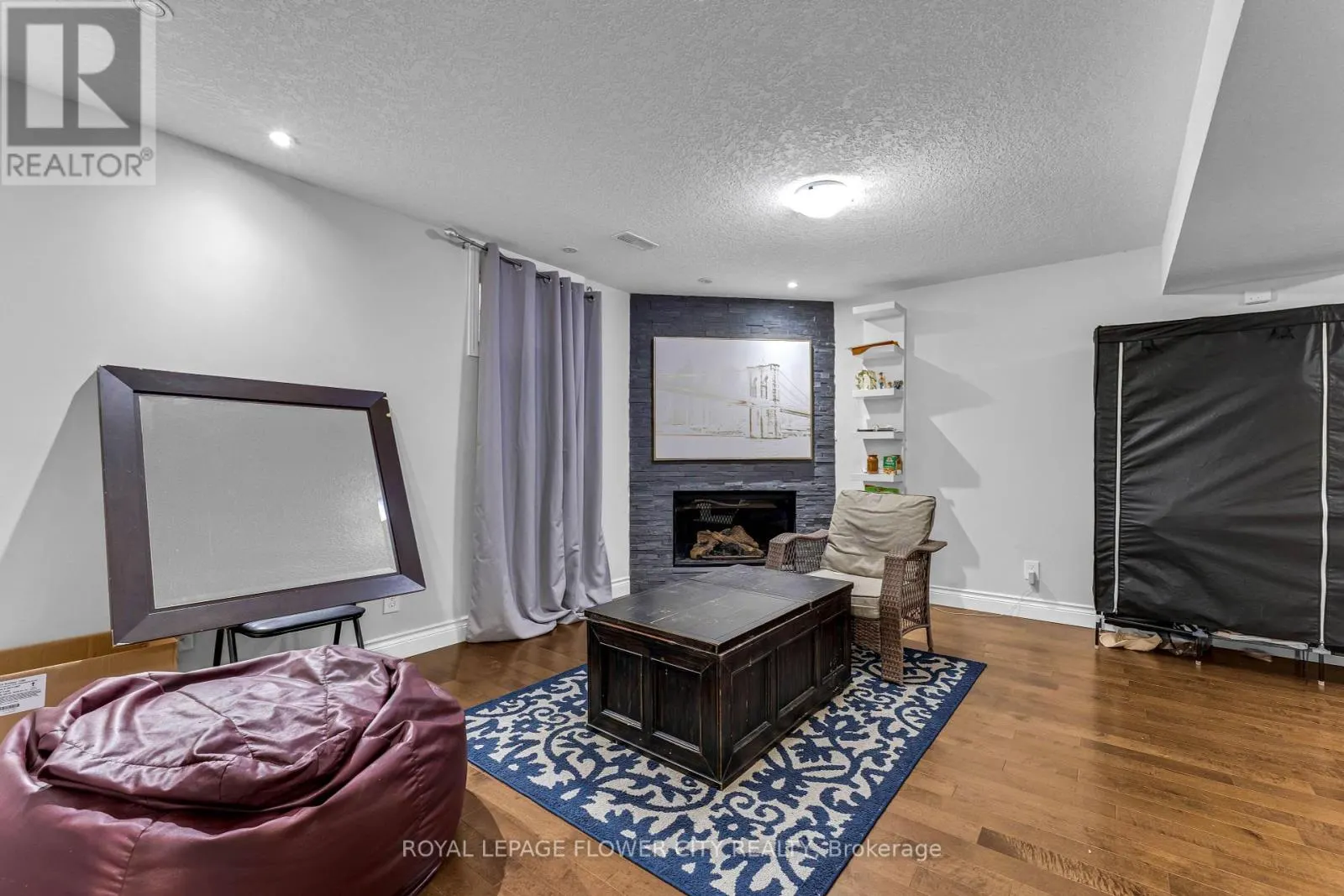 369 THOMAS SLEE DRIVE