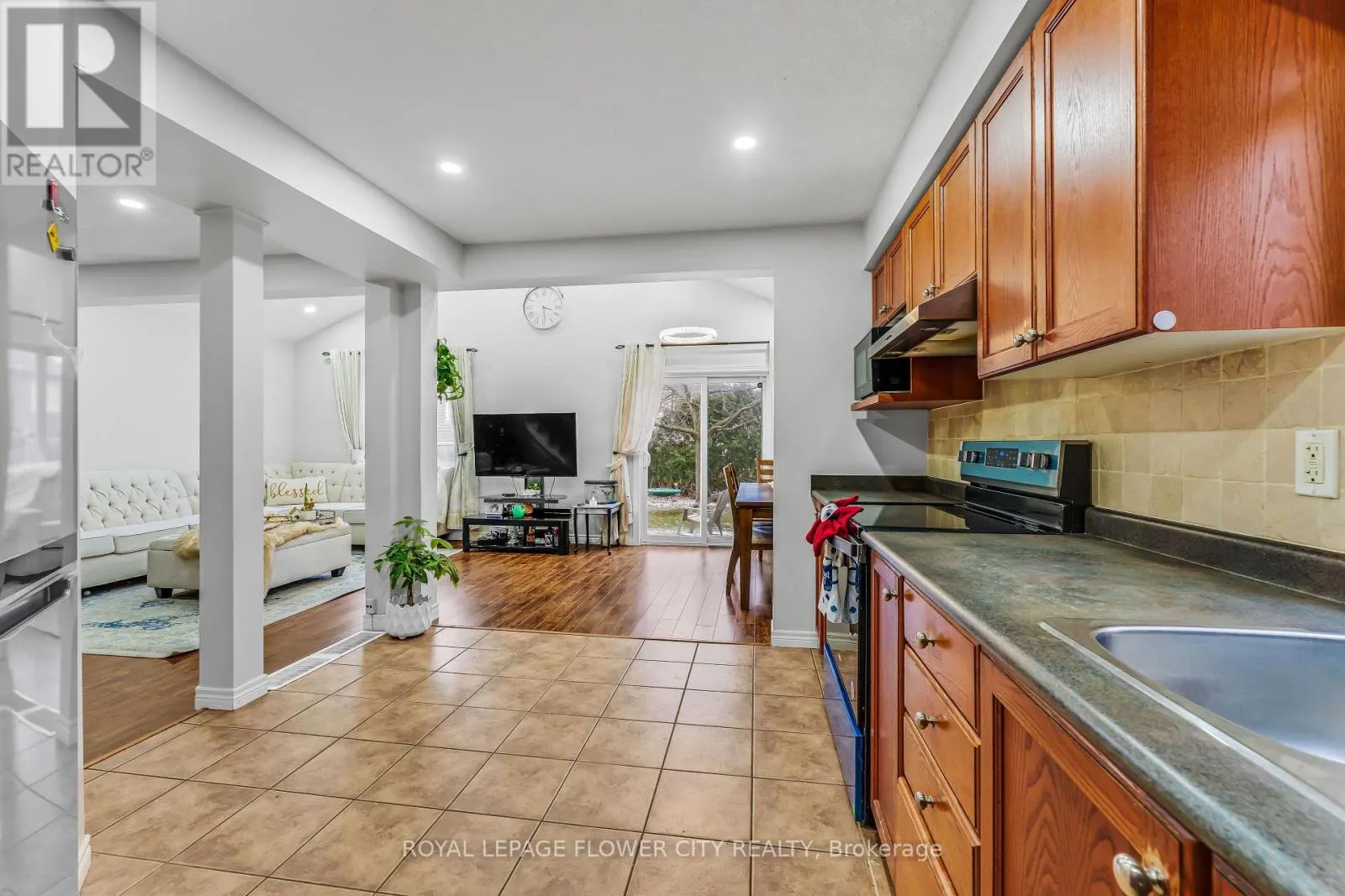 369 THOMAS SLEE DRIVE