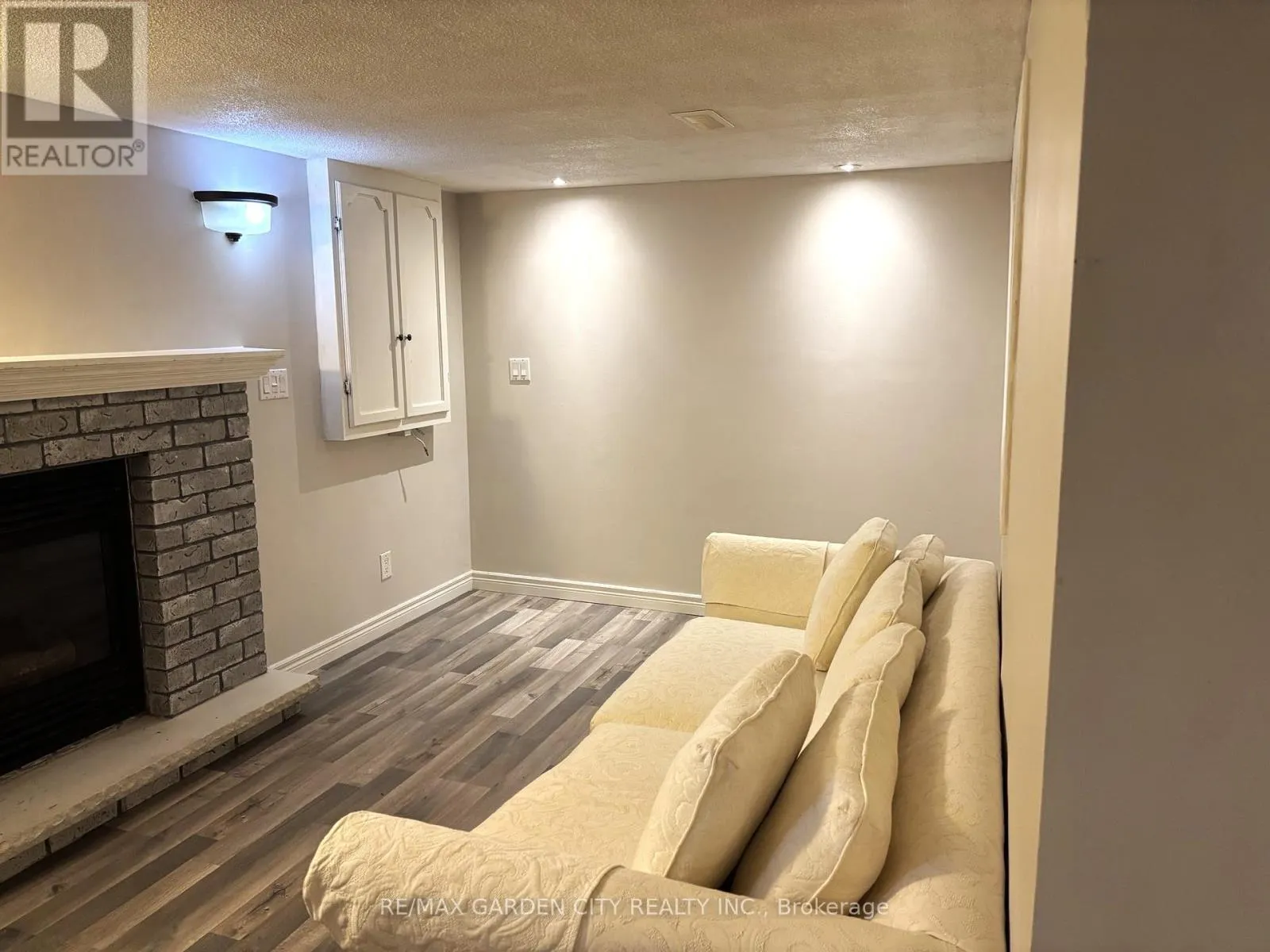 LOWER - 32 BIRCHPARK DRIVE
