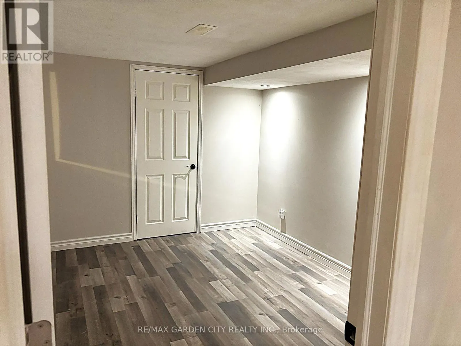 LOWER - 32 BIRCHPARK DRIVE