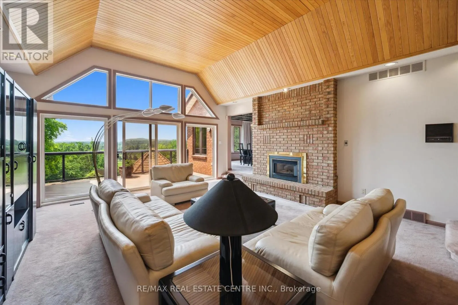 211 EDGEHILL DRIVE