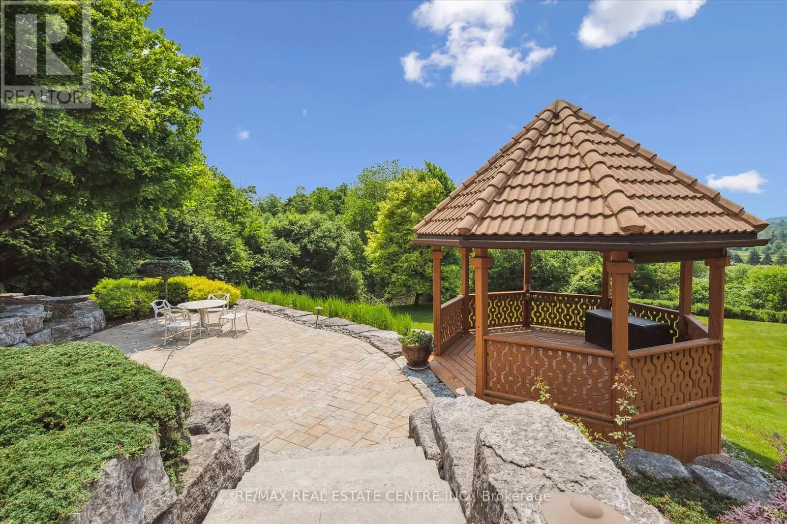 211 EDGEHILL DRIVE