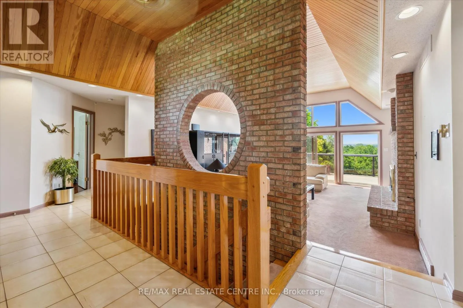 211 EDGEHILL DRIVE