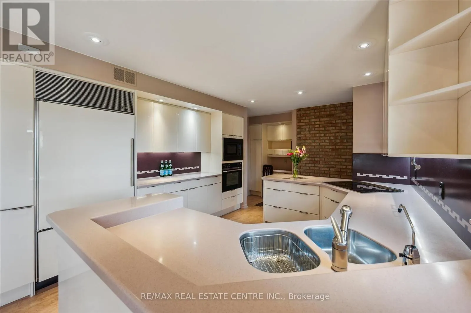 211 EDGEHILL DRIVE