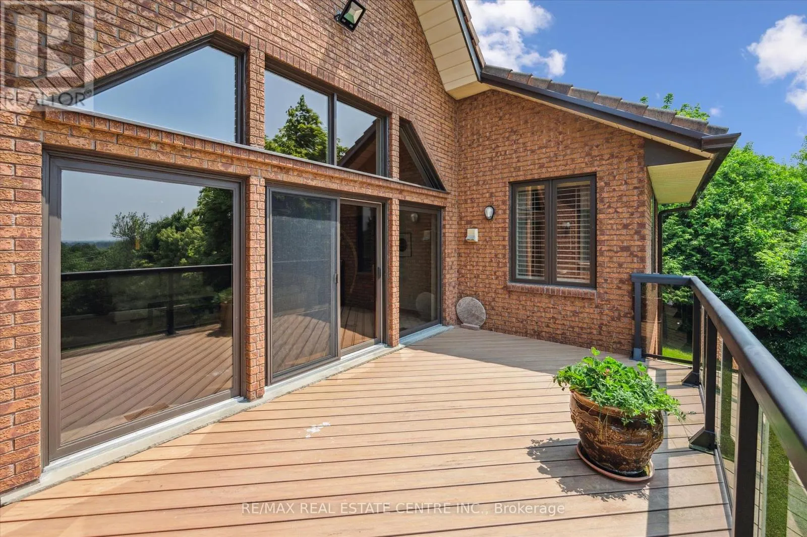 211 EDGEHILL DRIVE